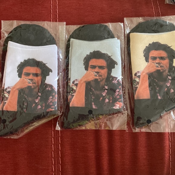 🔥🆕FUN SOCKS: HARRY STYLES!!!🔥 Fits Women’s Size 7 to 9: Comes in 3 “Styles” - Picture 2 of 4